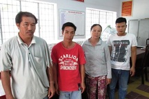 Chạy công an, vứt lại ô tô chứa gần 8.000 gói thuốc lá ngoại