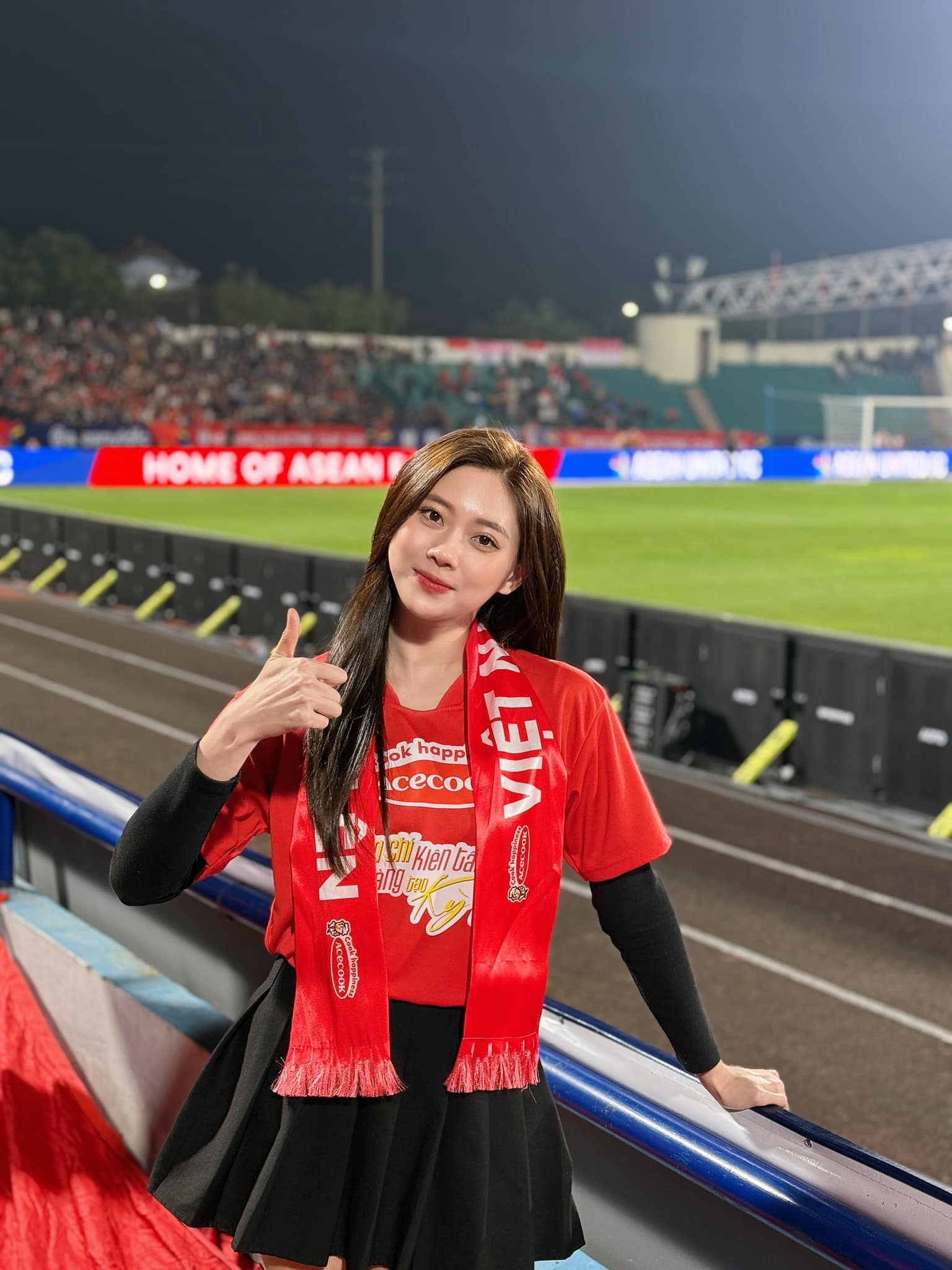 Penampilan cantik MC olahraga wanita ini menarik perhatian di media sosial - 2 Nhan sắc xinh đẹp của nữ MC thể thao gây chú ý trên mạng xã hội - 2