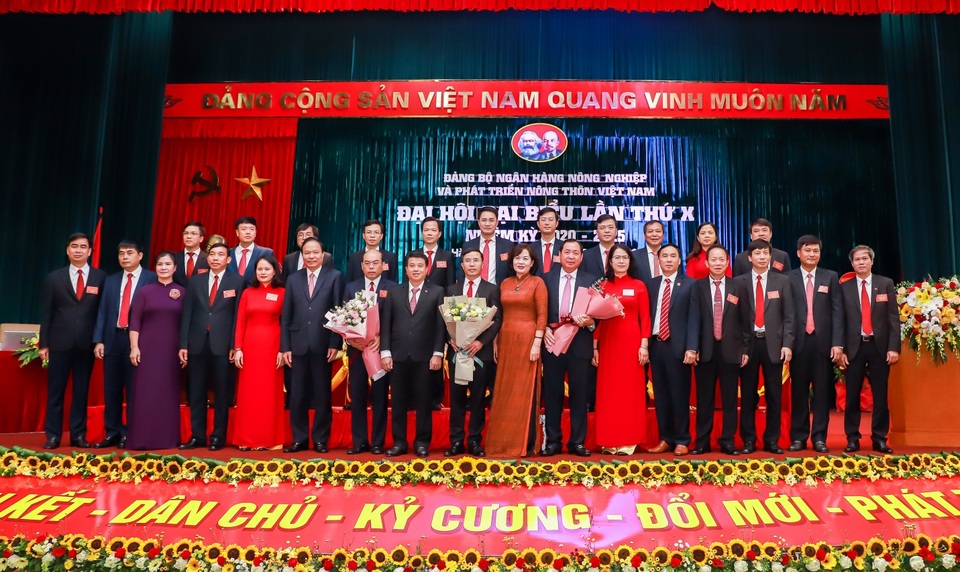 Phát huy vai trò lãnh đạo của Đảng đưa Agribank phát triển bền vững và hội nhập - 2 Phát huy vai trò lãnh đạo của Đảng đưa Agribank phát triển bền vững và hội nhập - 2