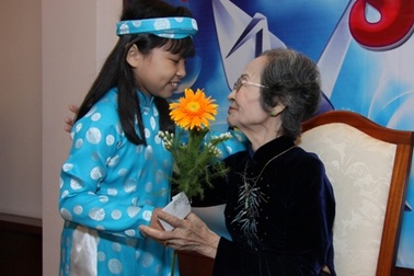 Rộn ràng mừng thọ cha mẹ nhân mùa Vu Lan