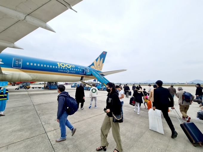 Trong dịp Tết Giáp Thìn năm 2024, Vietnam Airlines Group sẽ cung ứng 3 triệu chỗ trên toàn mạng bay nội địa và quốc tế.