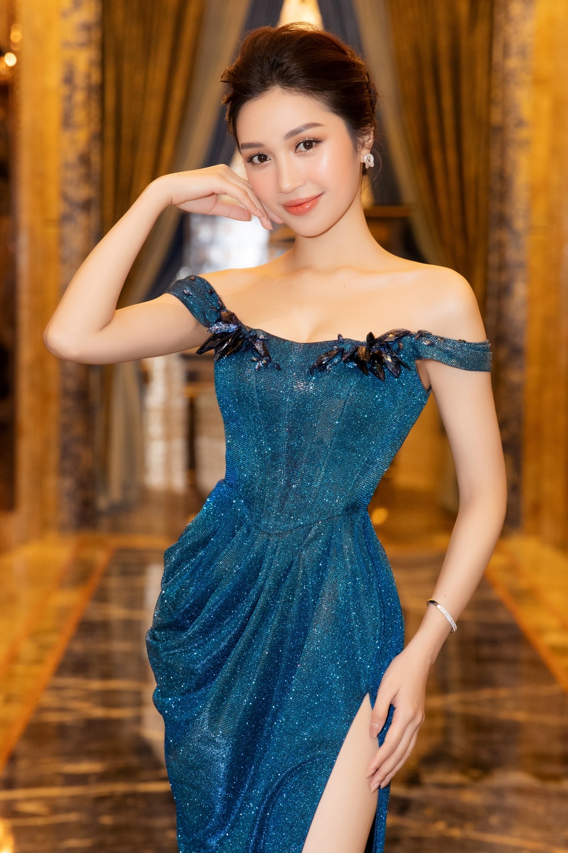 Tiết lộ danh tính nữ MC VTV xinh đẹp dẫn Gala trao giải Quả bóng vàng 2021 - 1 Tiết lộ danh tính nữ MC VTV xinh đẹp dẫn Gala trao giải Quả bóng vàng 2021 - 1