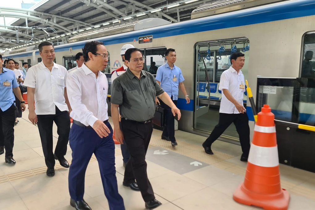 Thủ tướng đi thử nghiệm tàu metro số 1 Bến Thành - Suối Tiên - 1 Thủ tướng đi thử nghiệm tàu metro số 1 Bến Thành - Suối Tiên - 1