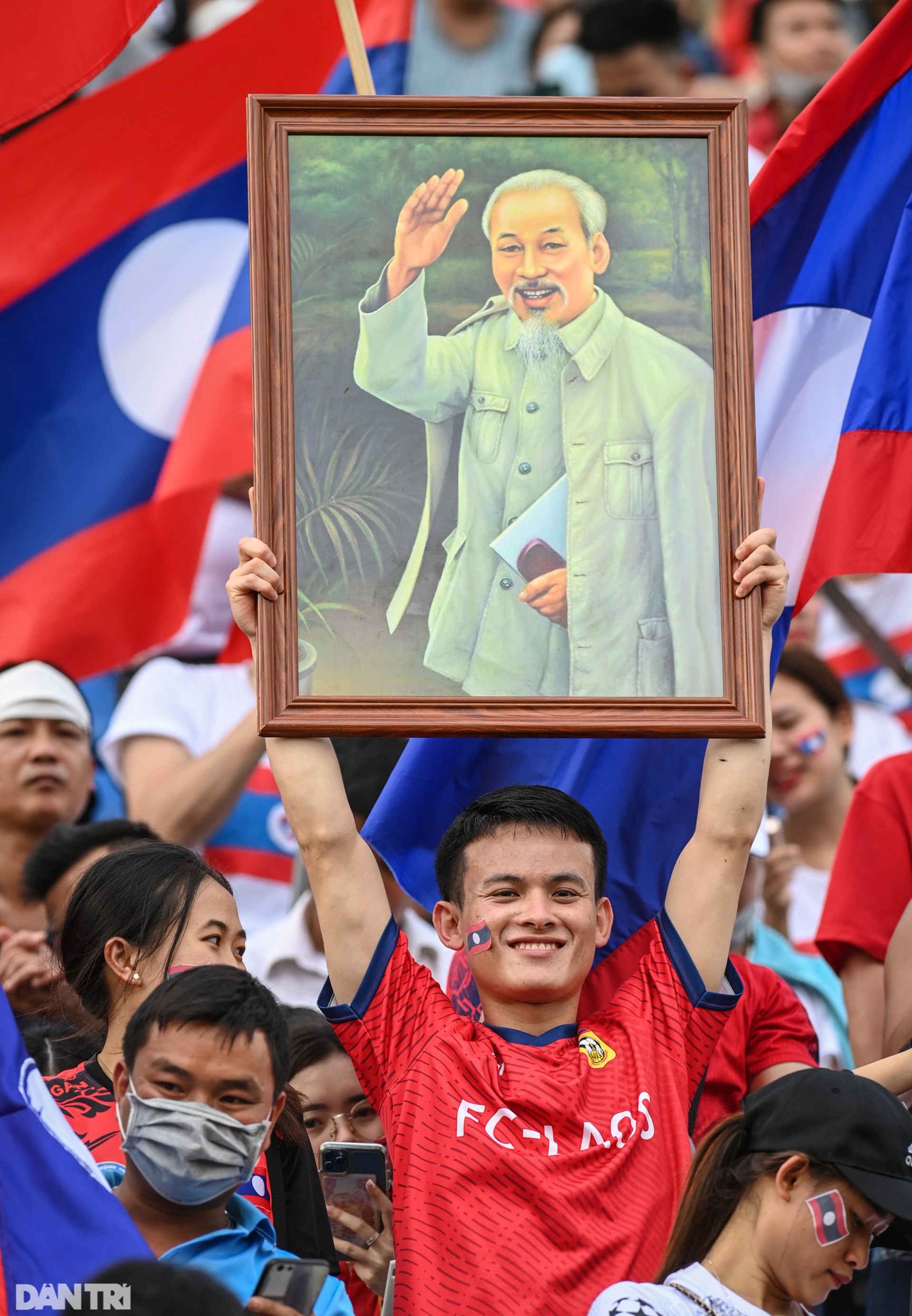 Được CĐV Việt Nam tiếp sức, U23 Lào biến Thiên Trường trở thành sân nhà - 6 Được CĐV Việt Nam tiếp sức, U23 Lào biến Thiên Trường trở thành sân nhà - 6
