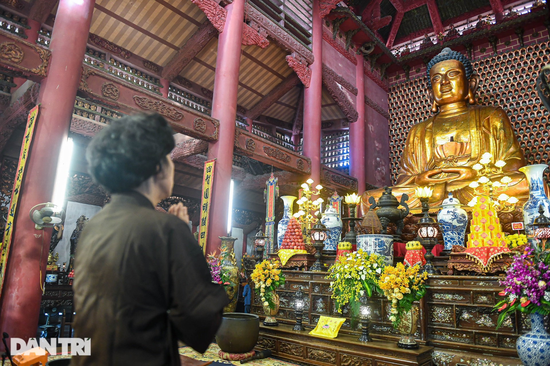 Ancient pagoda with 3 floors and 20 roofs, the largest wooden Buddha statue in Vietnam - 13