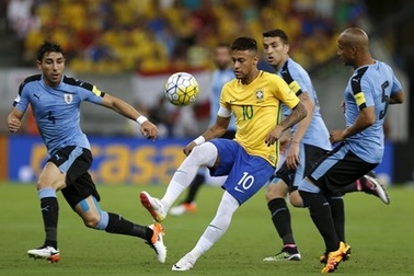 Uruguay - Brazil: Thử thách lớn với các vũ công Samba