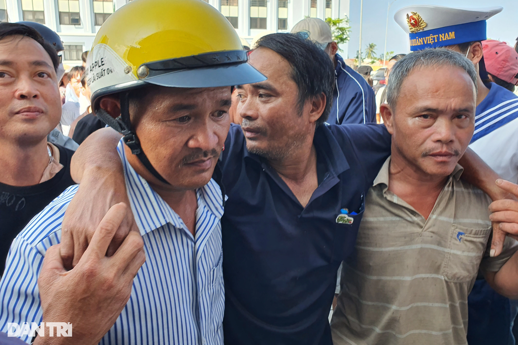 Vụ 13 ngư dân mất tích: Tàu cá bị chìm tự ý vượt trạm kiểm soát biên phòng - 2 Vụ 13 ngư dân mất tích: Tàu cá bị chìm tự ý vượt trạm kiểm soát biên phòng - 2