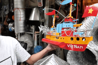 Chi tiền triệu tìm mua món đồ chơi của "con nhà giàu" thời bao cấp