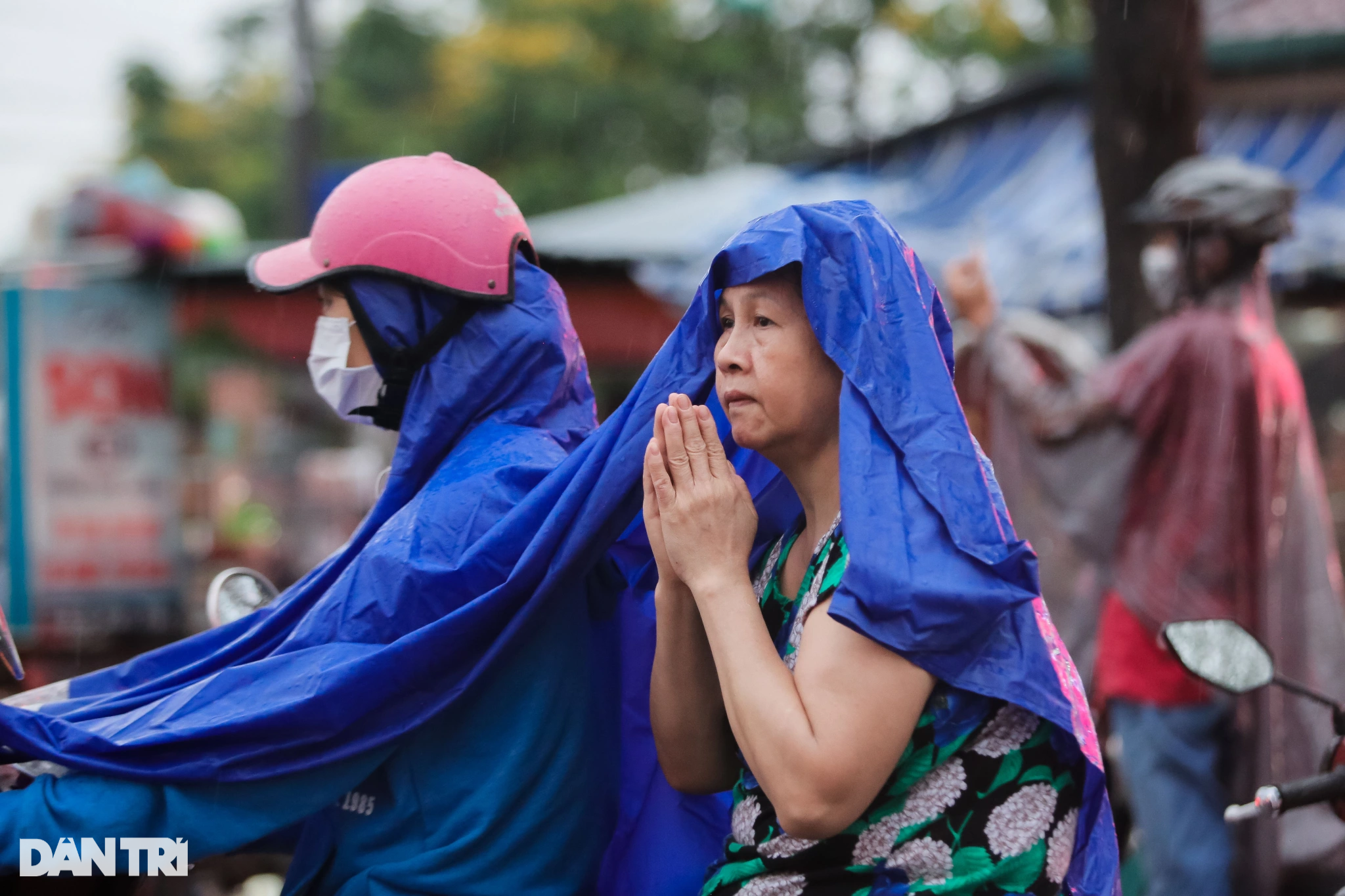 Đội mưa dự lễ rước Phật ở Cố đô Huế - 9 Đội mưa dự lễ rước Phật ở Cố đô Huế - 9