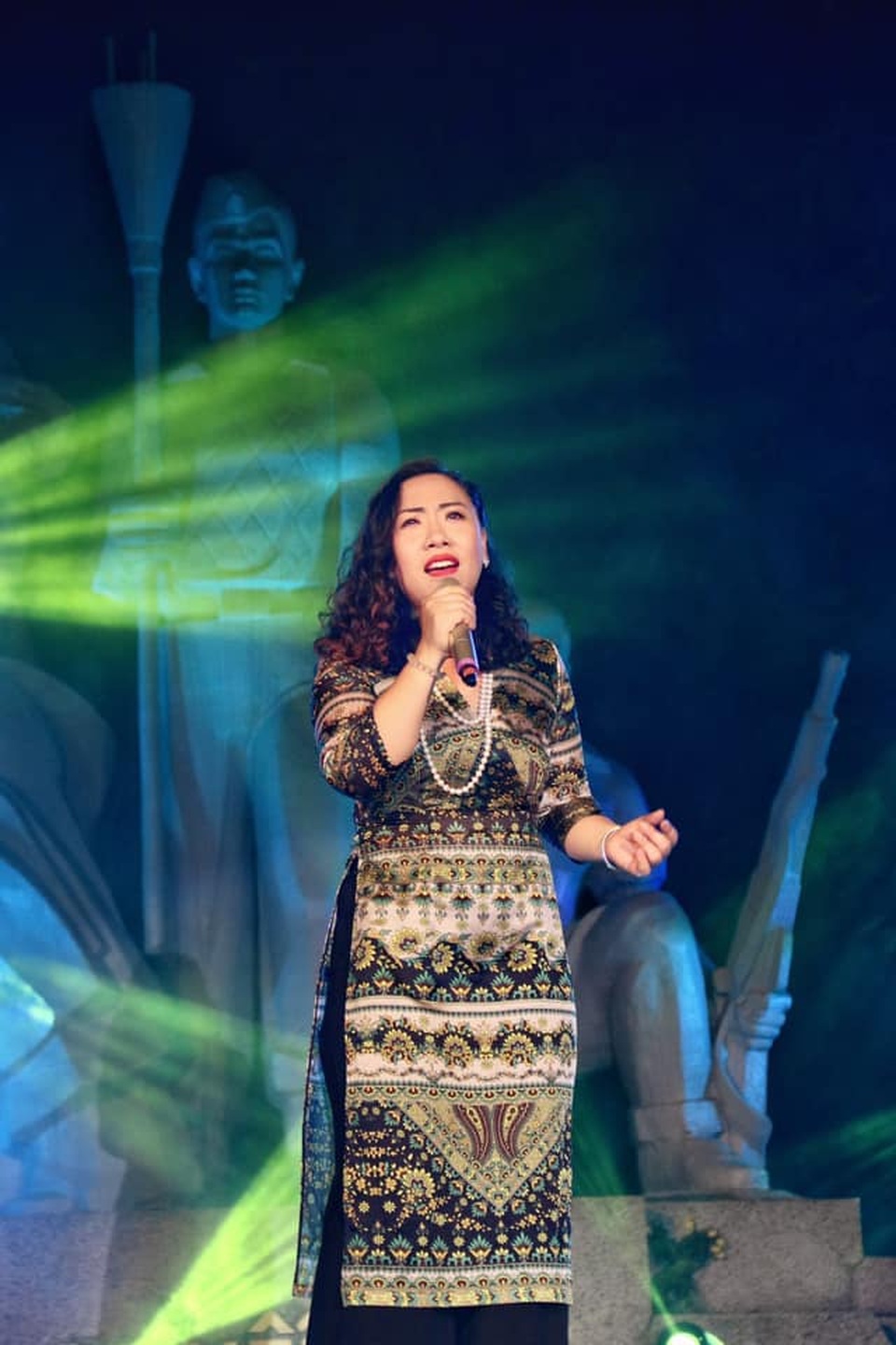 Sao Mai Hiền Anh làm album nhạc Phật gây quỹ thiện nguyện - 2 Sao Mai Hiền Anh làm album nhạc Phật gây quỹ thiện nguyện - 2