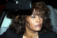 Tìm thấy ma túy trong phòng của Whitney Houston