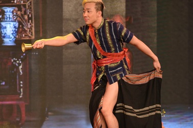 Trấn Thành gây cười vì… lộ hàng