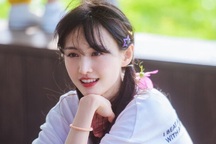 "Nữ thần thanh xuân" Trịnh Sảng bị "ném đá" vì scandal vứt bỏ con song sinh