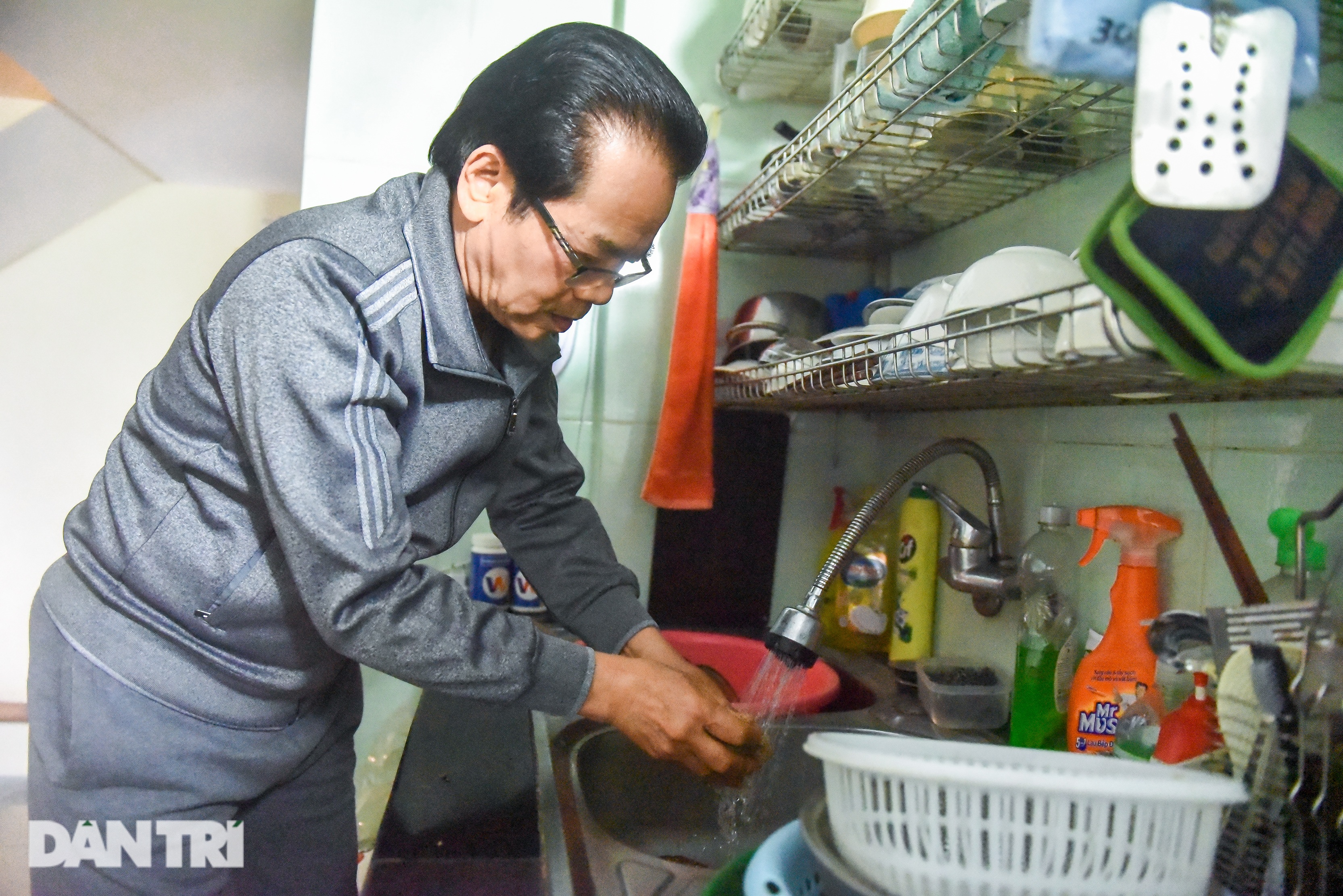 NSND Trần Nhượng: 72 tuổi vẫn miệt mài đi diễn, mỗi ngày uống cả vốc thuốc - 13 NSND Trần Nhượng: 72 tuổi vẫn miệt mài đi diễn, mỗi ngày uống cả vốc thuốc - 13