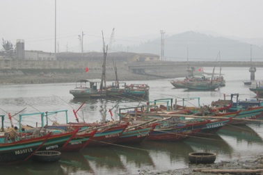 Xăng dầu tăng giá, ngư dân lao đao