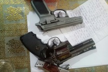 Bắt ổ bạc trong tiệm cầm đồ, phát hiện tàng trữ súng và nhiều đao kiếm