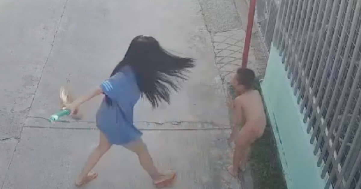 Video: Clip ghi cảnh bé trai 8 tuổi bị bạo hành | Báo Dân trí