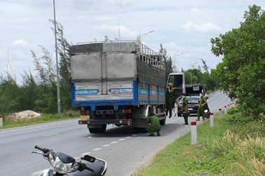 Tài xế tử vong bất thường trong xe tải dừng bên đường