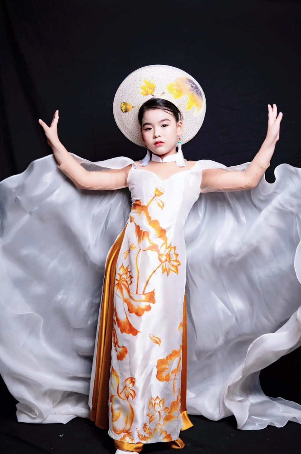 Mẫu nhí Jenny Bảo Ngọc cười tươi tắn trong bộ ảnh mới - 2 Mẫu nhí Jenny Bảo Ngọc cười tươi tắn trong bộ ảnh mới - 2