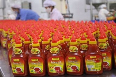 Phàn nàn kiểu cũ không “ngon mắt” lại bất tiện, khách hàng kháo nhau chuyển Tương ớt vàng “nắp bật”