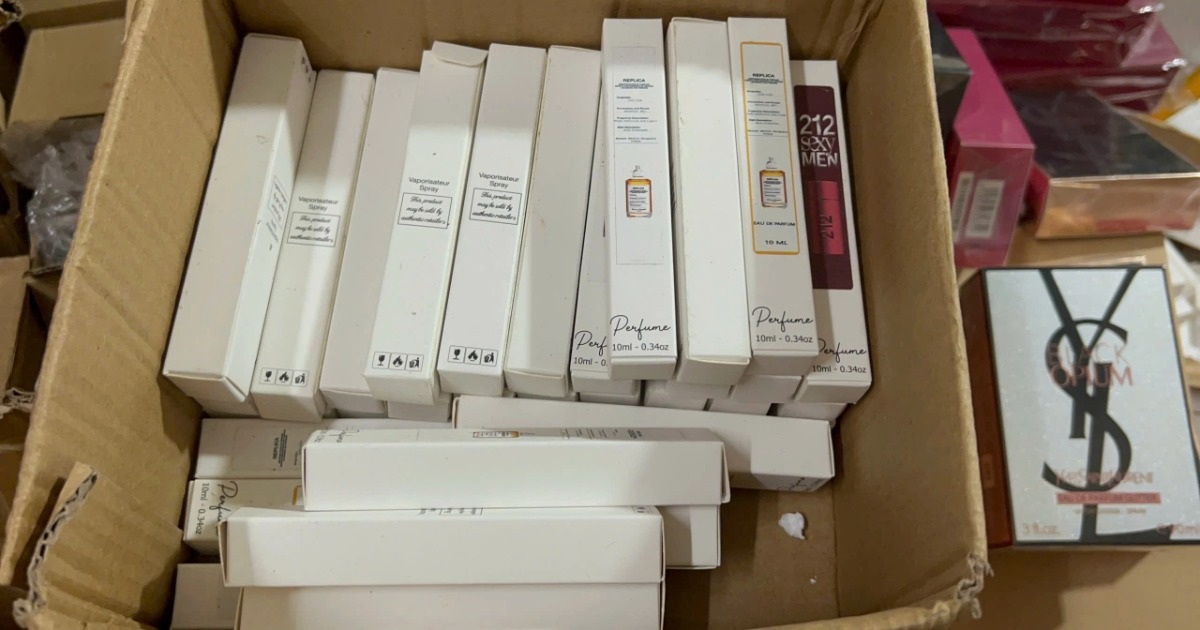 Đột kích kho nước hoa nghi giả Chanel, Dior ngay giữa phố cổ Hà Nội