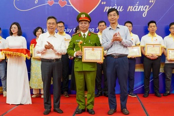 Chiến sĩ 61 lần hiến máu, tiểu cầu lái xe "0 đồng" chở bệnh nhân nghèo