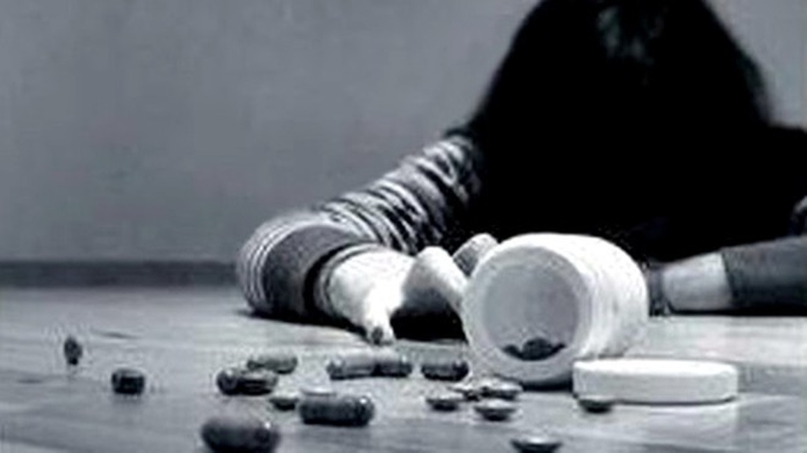 Mẹ vi vu với người tình, con gái 14 tuổi 3 lần tìm cách tự vẫn - 1 Mẹ vi vu với người tình, con gái 14 tuổi 3 lần tìm cách tự vẫn - 1