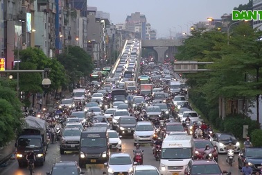 Thực trạng ùn tắc giao thông Hà Nội và ý kiến người dân