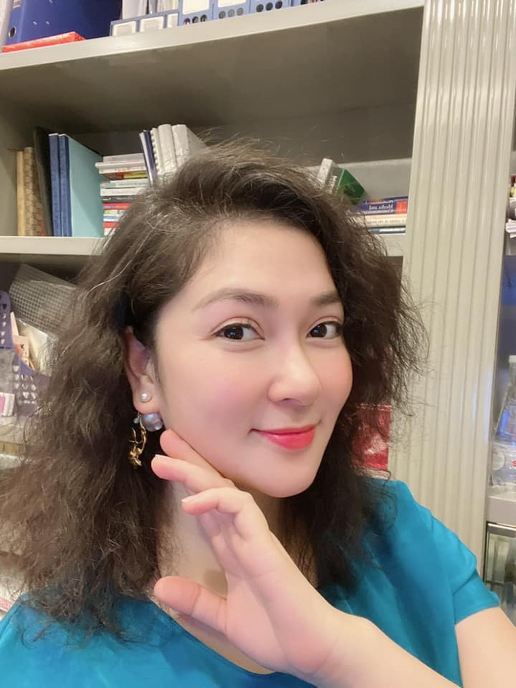 Hoa hậu Nguyễn Thị Huyền từng bị nhắc nhở vì... quên trang điểm - 3 Hoa hậu Nguyễn Thị Huyền từng bị nhắc nhở vì... quên trang điểm - 3