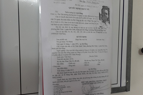 Lệnh truy nã Vũ “nhôm” được dán ở trụ sở phường