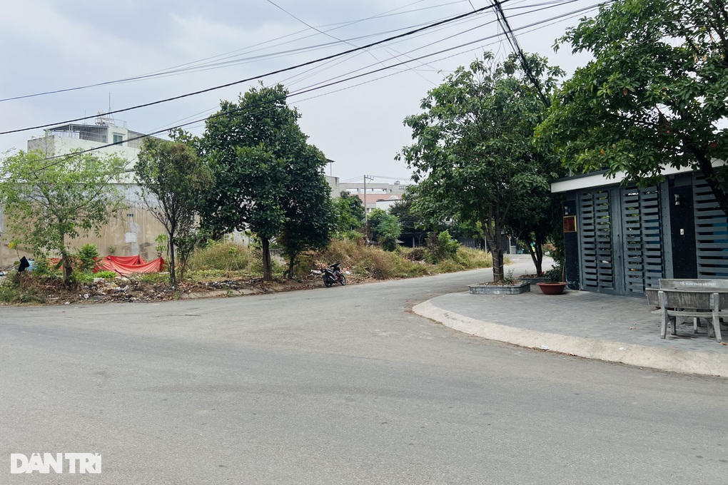 Tài xế ô tô cầm gậy đánh người đàn ông đang chở con đi học ở Bình Dương - 2 Tài xế ô tô cầm gậy đánh người đàn ông đang chở con đi học ở Bình Dương - 2