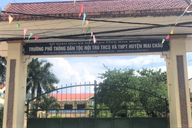 Cảnh cáo nữ hiệu trưởng trường dân tộc nội trú "lạm thu"