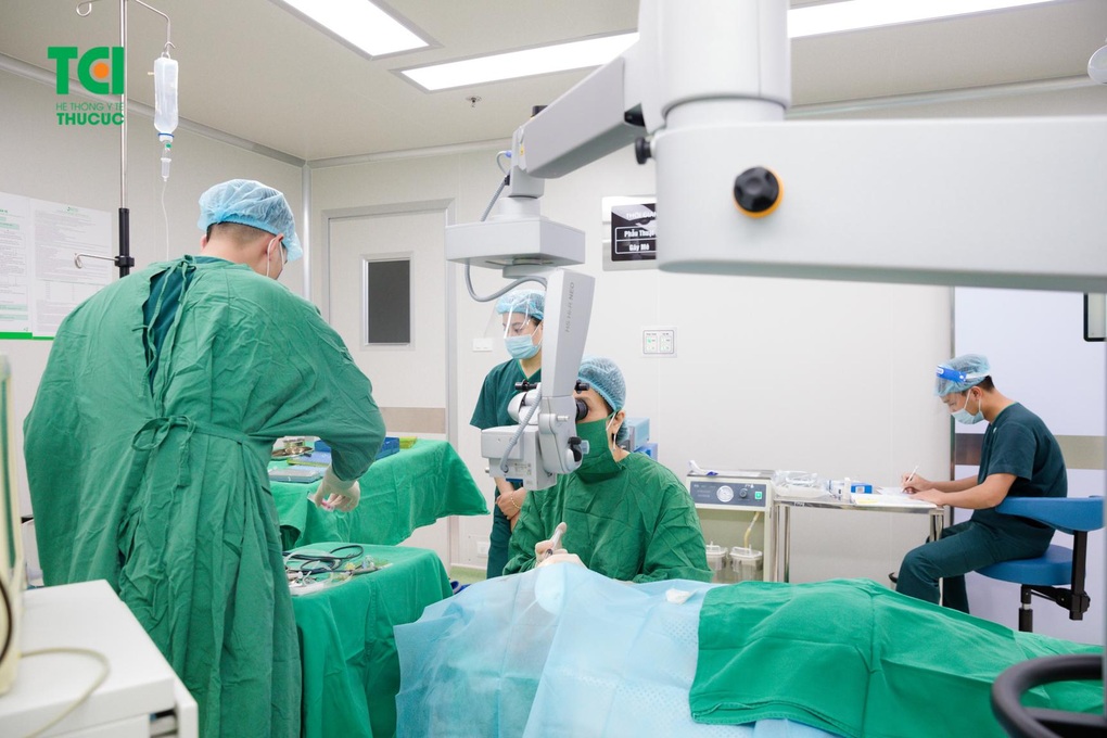 Giải phóng sức ép cho đôi mắt đục thủy tinh thể nặng - 2 Giải phóng sức ép cho đôi mắt đục thủy tinh thể nặng - 2