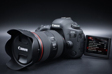 Đánh giá Canon 6D Mark II: Chiếc máy ảnh giá hấp dẫn sẵn sàng xông pha mọi điều kiện