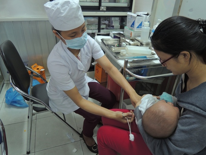 Nóng: Tạm dừng tổ chức tiêm chủng tại các trạm y tế để phòng chống Covid-19 - Ảnh 1. Nóng: Tạm dừng tổ chức tiêm chủng tại các trạm y tế để phòng chống Covid-19 - Ảnh 1.