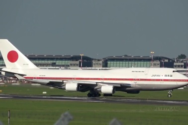 Chuyên cơ của Thủ tướng Nhật đáp xuống Hamburg