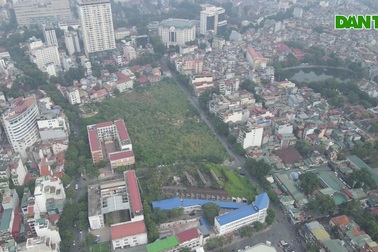 Cận cảnh lô "đất vàng" 94 Lò Đúc giữa Thủ đô bỏ hoang