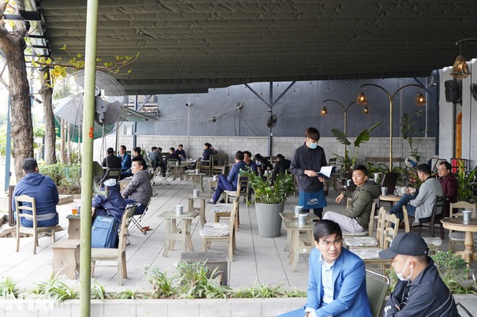 Hình ảnh các quán ăn, cà phê ở Hà Nội ngày mở cửa đón khách trở lại - Ảnh 3. Hình ảnh các quán ăn, cà phê ở Hà Nội ngày mở cửa đón khách trở lại - Ảnh 3.