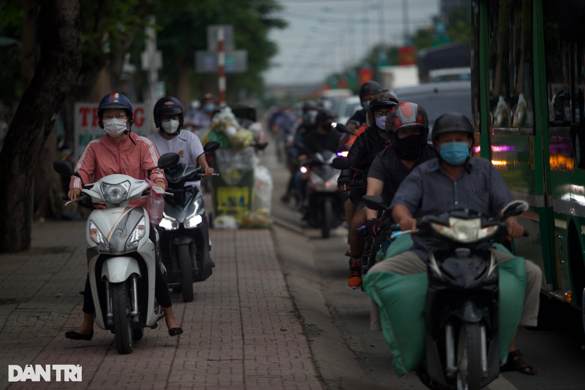 Đường từ Cần Giờ về trung tâm TPHCM: Ôtô tắc dài 2km trước phà Bình Khánh - 8 Đường từ Cần Giờ về trung tâm TPHCM: Ôtô tắc dài 2km trước phà Bình Khánh - 8