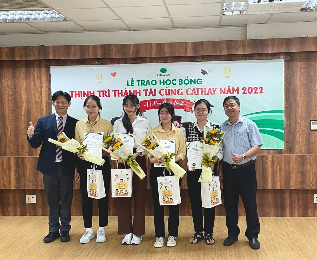 Cathay trao học bổng Thịnh trí thành tài tại TPHCM - 2 Cathay trao học bổng Thịnh trí thành tài tại TPHCM - 2