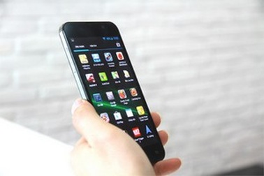 HKPhone chính thức bán ra Revo LEAD8 giá 6,5 triệu đồng