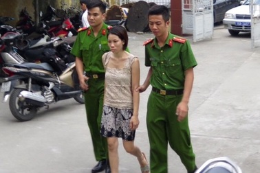 Vụ 2 cháu bé bị bỏ rơi: Con bị bỏ rơi ngay sau khi mẹ bị bắt