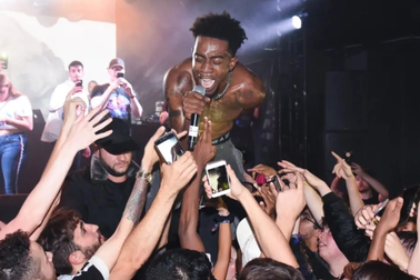 Rapper Desiigner điều trị tâm thần sau khi thoát y trên máy bay