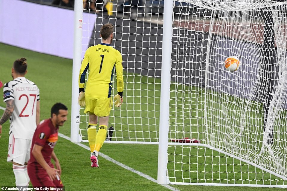 Man Utd thua AS Roma trong ngày Cavani lập cú đúp - 6 Man Utd thua AS Roma trong ngày Cavani lập cú đúp - 6