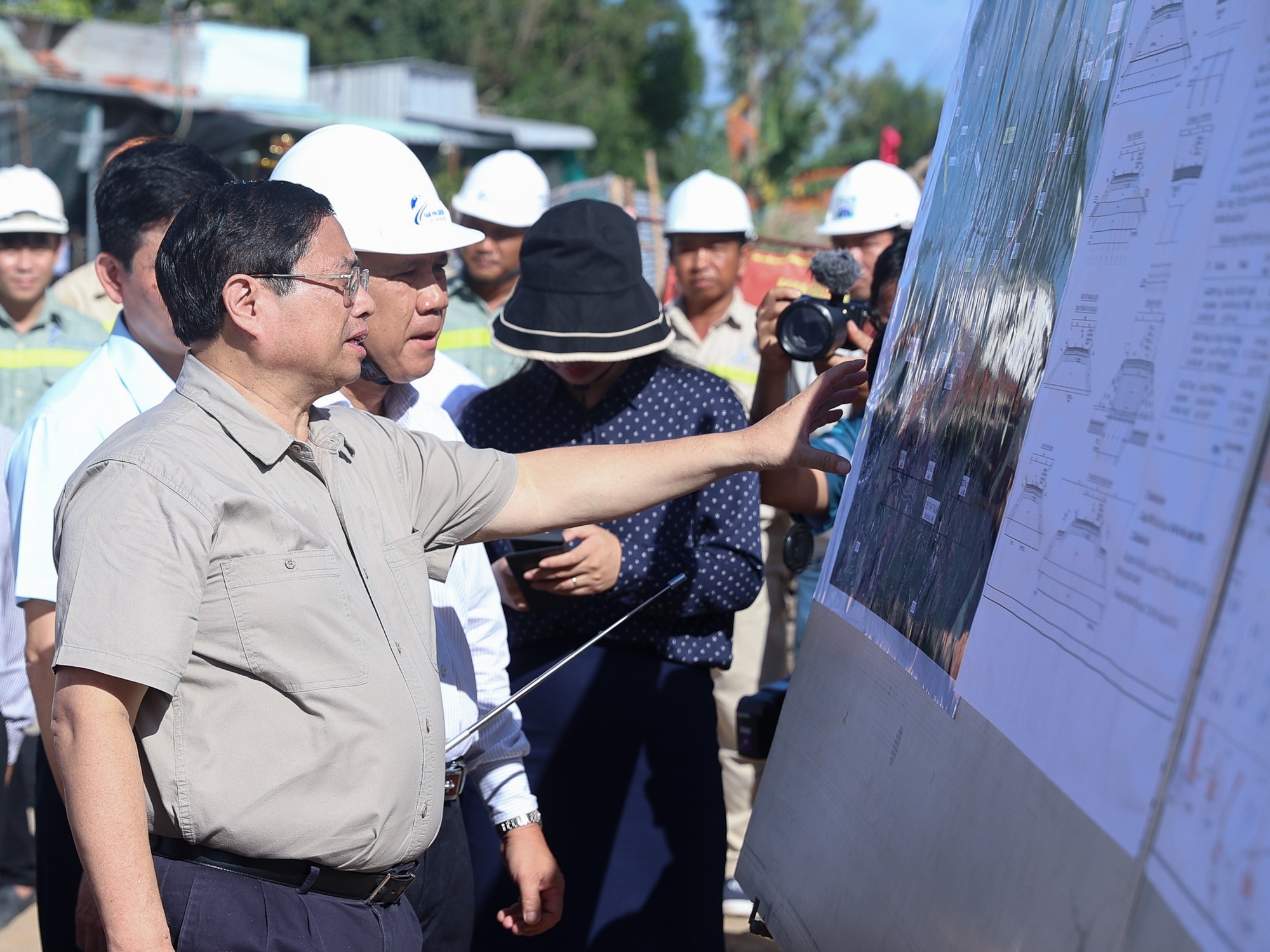Thủ tướng khảo sát một số dự án đường bộ trọng điểm tại Đồng Tháp - 1