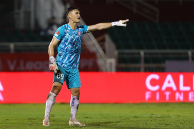 Thủ môn Việt kiều Patrik Lê Giang ở lại CLB TPHCM