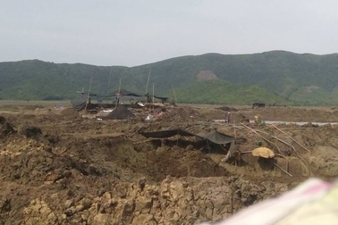 Thanh Hóa: "Quặng tặc" ngang nhiên lộng hành