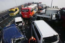 Hàn Quốc: 100 xe đâm liên hoàn, 2 người Việt bị thương