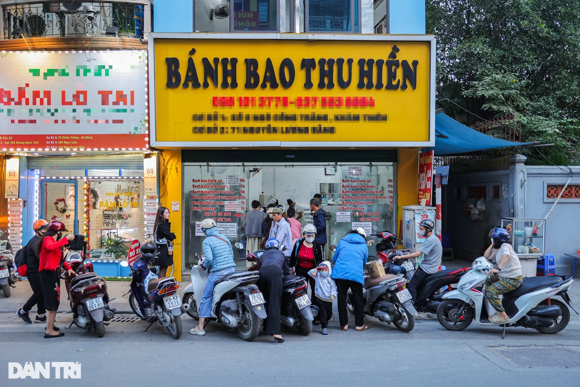 Hà Nội: Quán bánh bao bán 15.000 cái/ngày, khách xếp hàng dài chờ đến lượt - 1