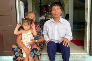 Chồng mù, vợ suy tim ở trong lô cốt cũ gần nửa đời người